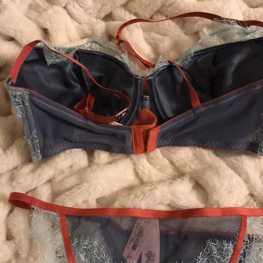 Victoria Secret set - Picture 3 of 3